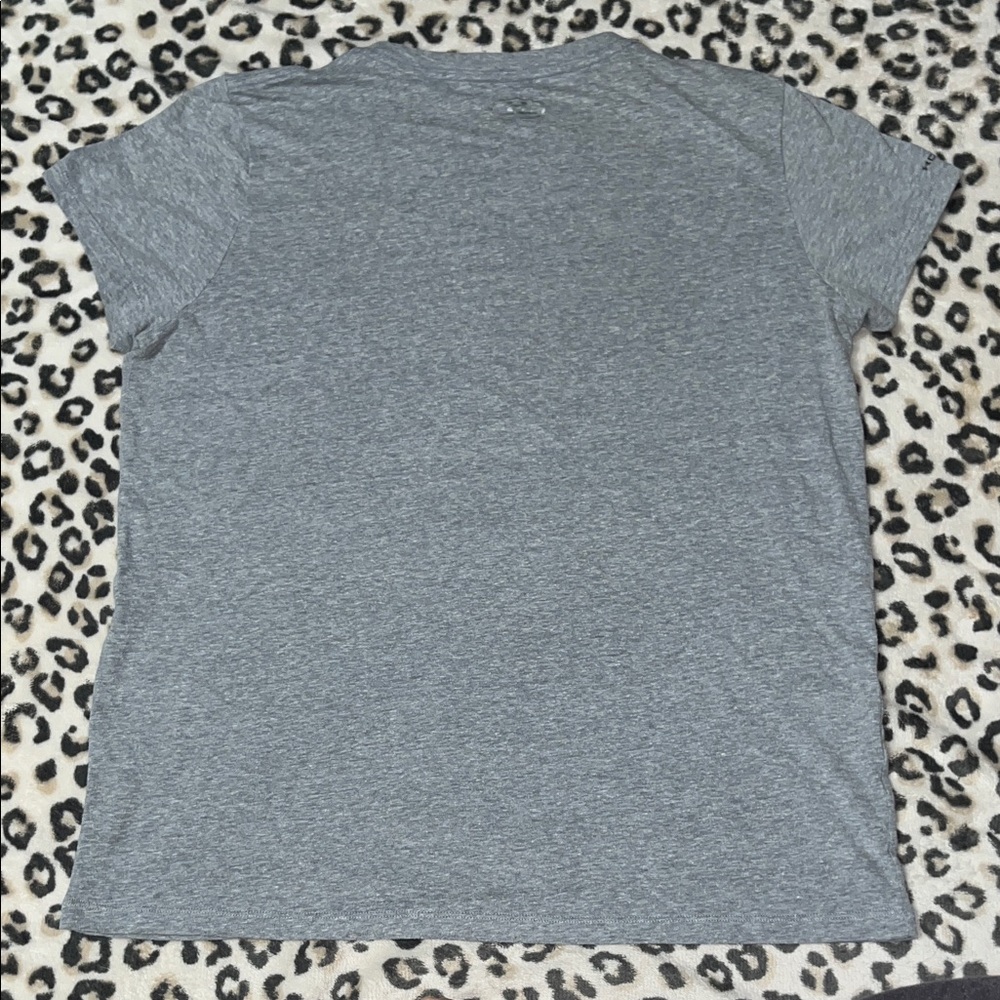Under Armour Heather Gray Tee with Vibrant Pink Logo - Picture 5 of 6